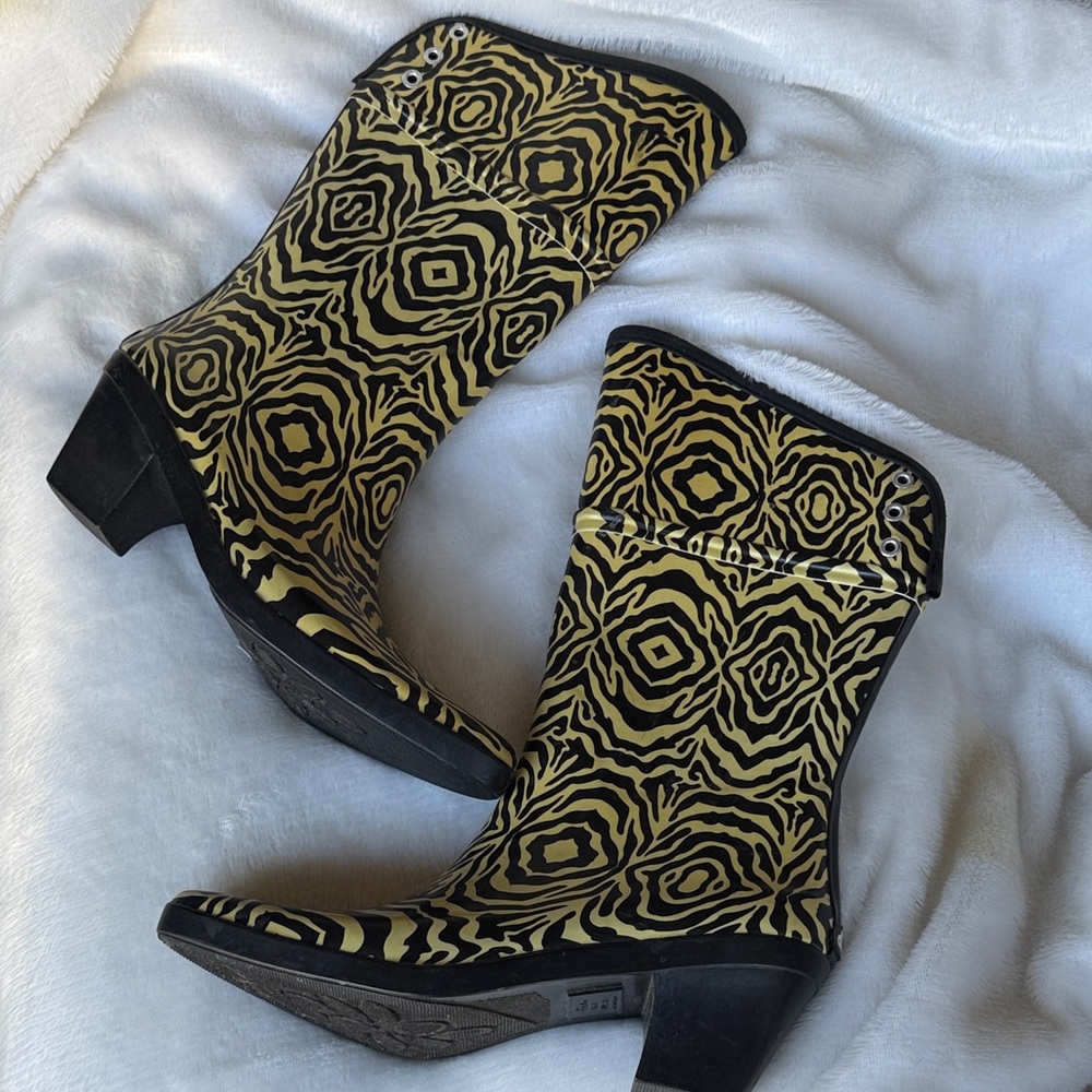 DAV Black and Gold Patterned Rain Boots🔥